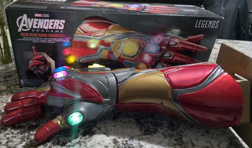 Marvel Legends Series Emdgame Iron Man Nano Gauntlet Articulated Electronic Fist