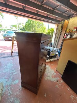 Dresser