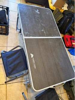 Folding table
