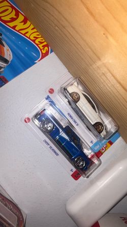 Hot Wheels Honda Civic Si & Chevy Silverado Die-Cast Set