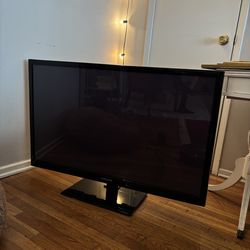 SAMSUNG 40 INCH TV WITH STAND