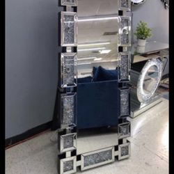 New Mirror Stand 