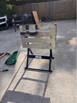 CHICAGO ELECTRIC Adjustable Steel Welding Table