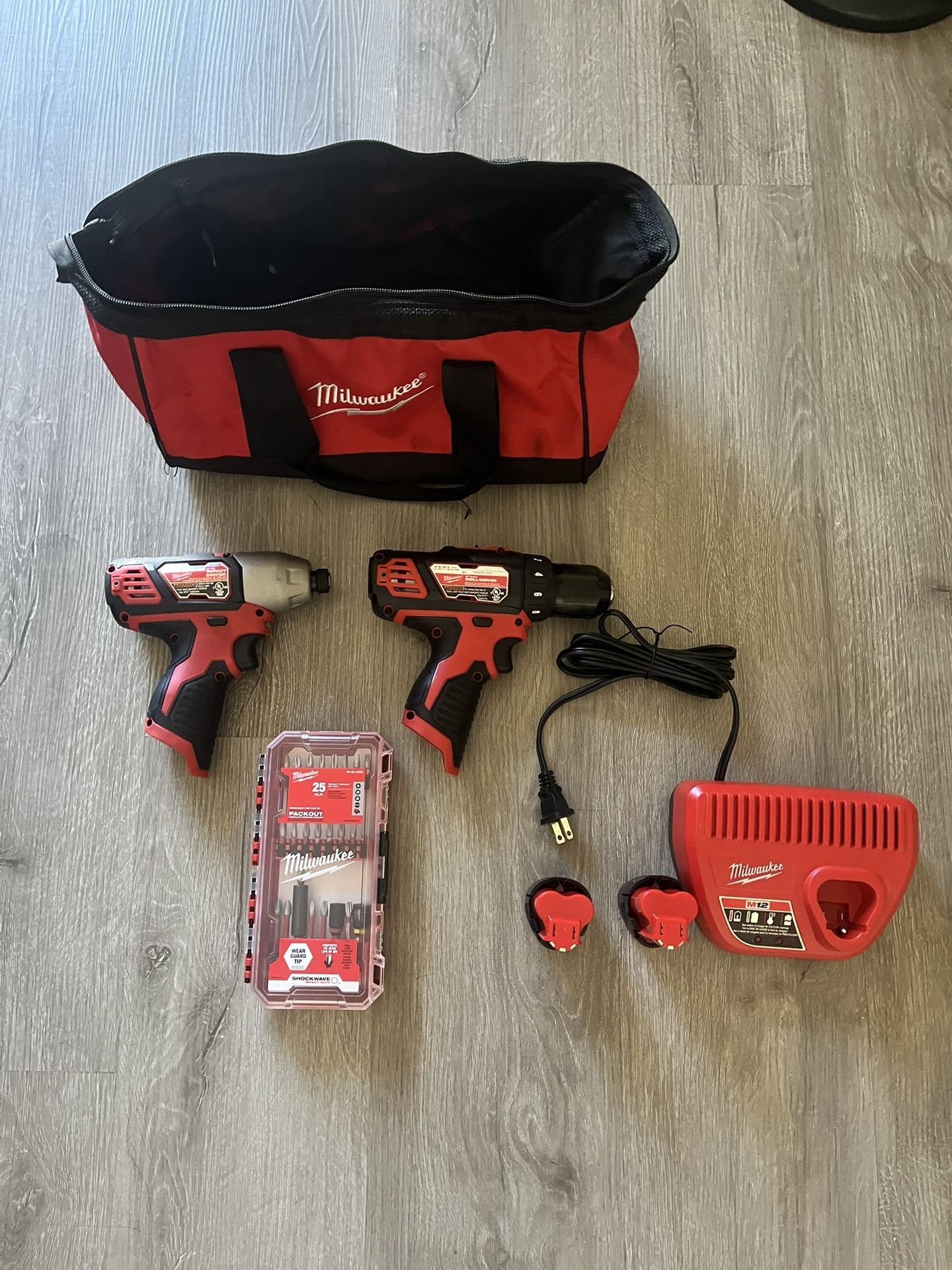Milwaukee M12 DRILL SET