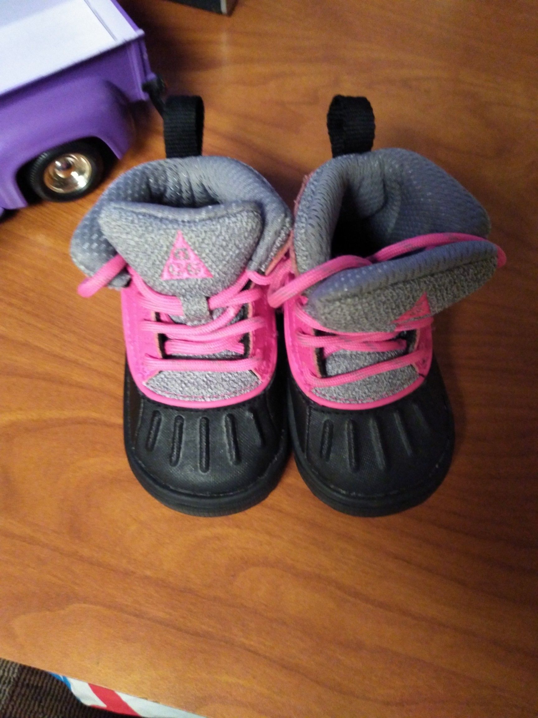 Girls 4c Nike boots. new no box