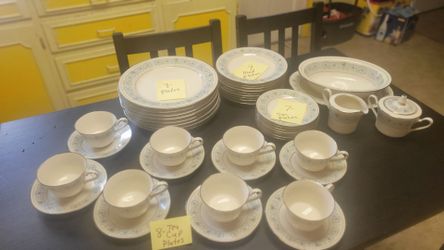 Noritake Fine China Dinnerware Set
