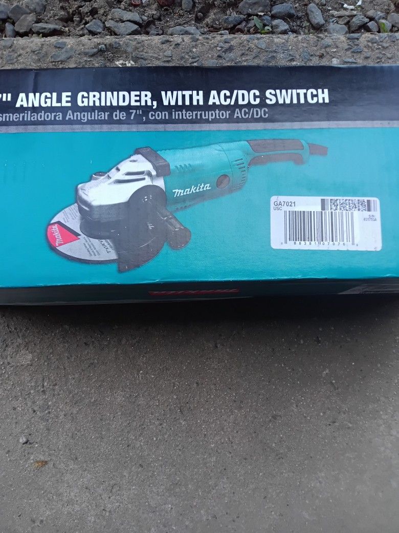 Makita 7-in Angle Grinder With AC/DC Switch