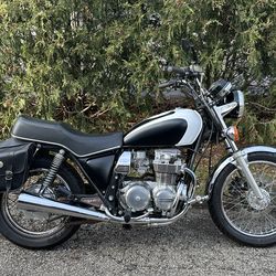 1982 Honda CB650, new battery, carbs cleaned, runs & rides great!