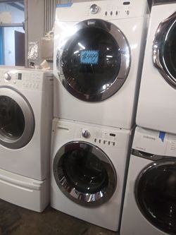 FRIGIDAIRE. Front load washer and dryer set working perfectly