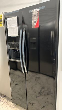 Frigidaire Side By Side In Glossy Black