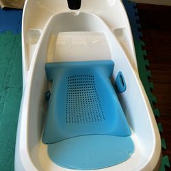 4Moms Baby Bathtub (Like new)
