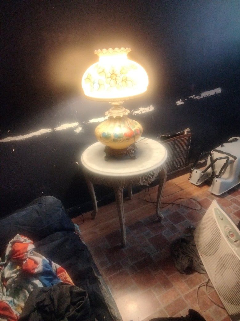 Table And Lamp Bundle 60$