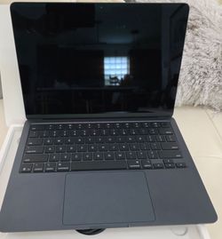 Apple MacBook Air 13" M4 chip 16GB RAM 256GB SSD