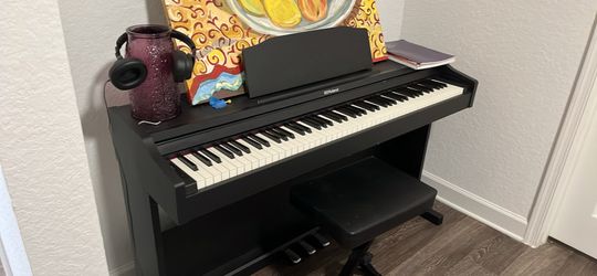 Roland RP107 digital piano + bench