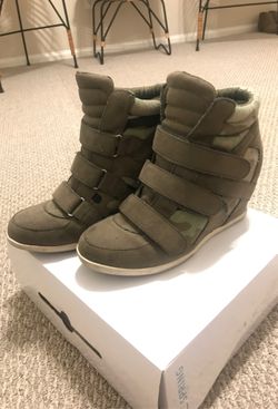 Camouflage wedges