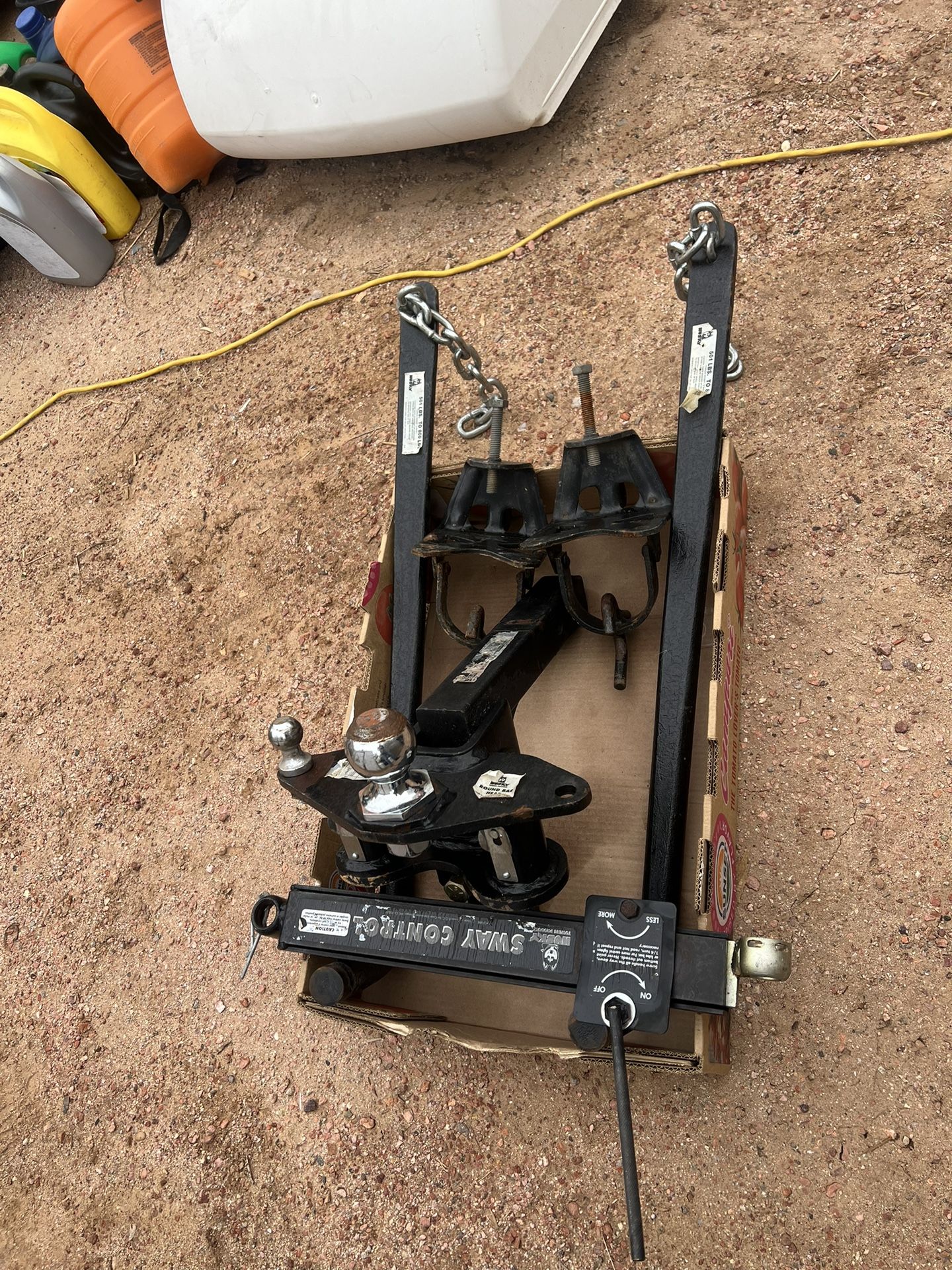 HITCH Husky Weight Distribution Hitch with Sway Control and 2.5/16 Ball