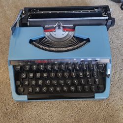 Vintage Brother Charger 11 Portable Typewriter 
