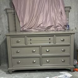 Dresser With Mirror 
