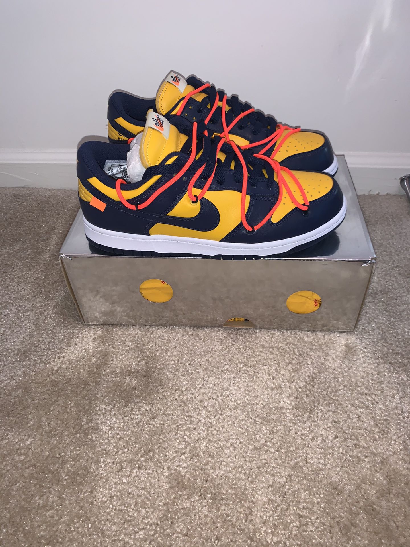 Offwhite dunk University Gold