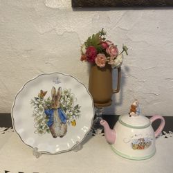 Peter Rabbit Teapot and Plate