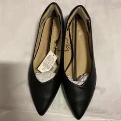 Woman’s Flats Size 11