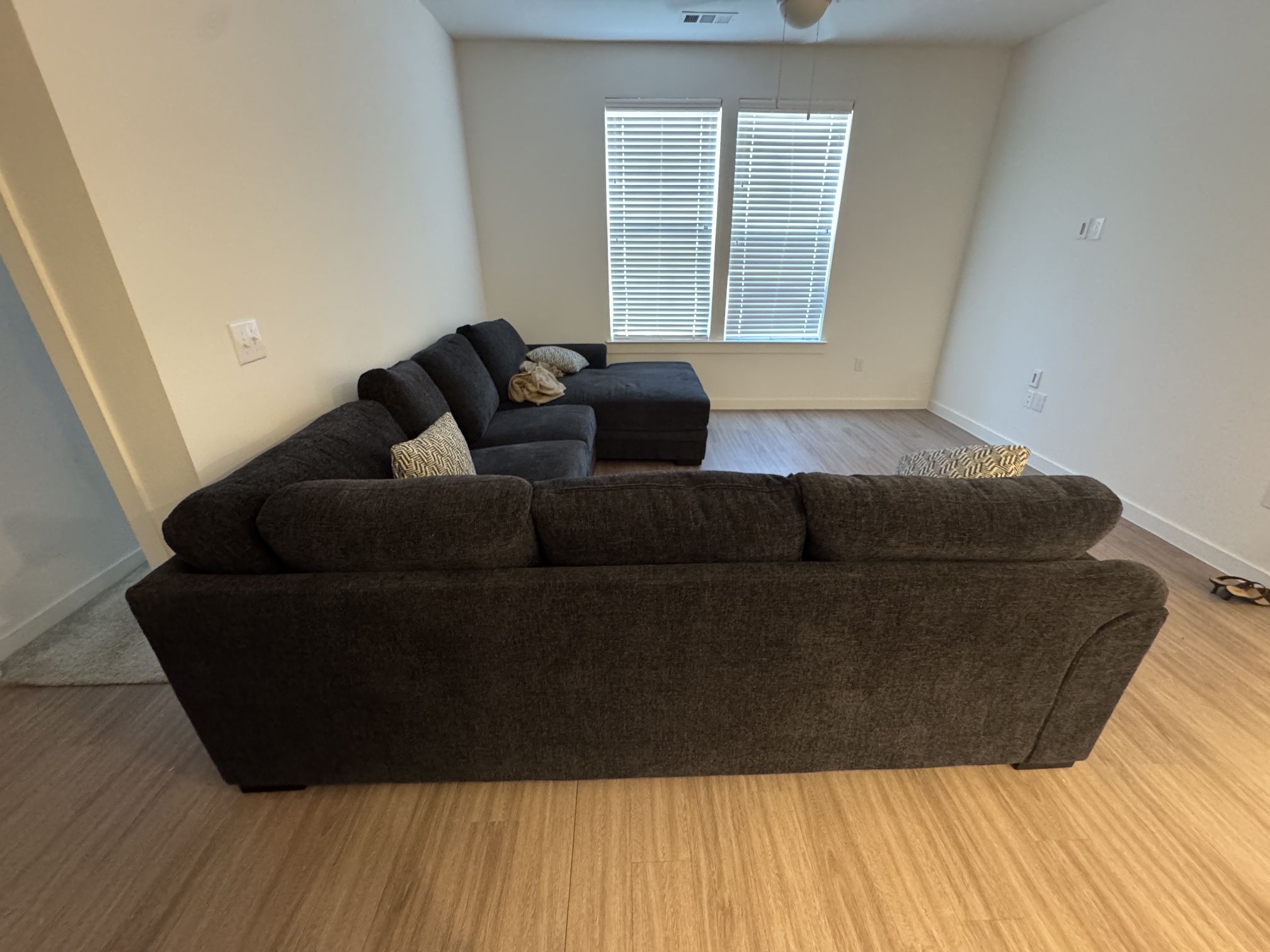 Dark Gray Sectional Couch – Excellent Condition