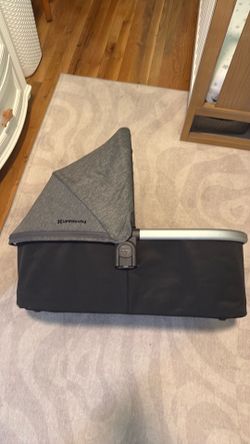 UPPAbaby Bassinet – Excellent Condition – Grey