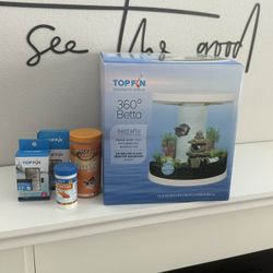 3.5 Gallon Fish Tank With Food. Like New