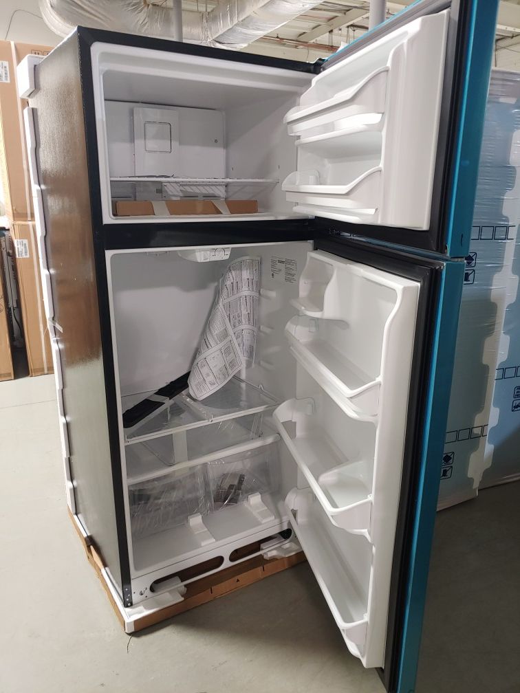 Brand New Frigidaire top mount Freezer Refrigerator with Manufacturers Warranty