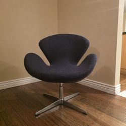 Contemporary Swivel Cushioned Chair