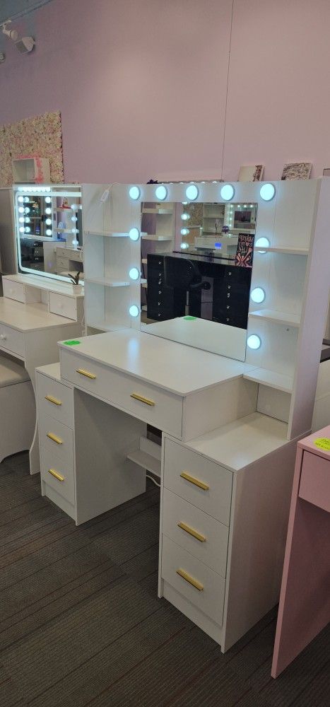 Vanity Table With Mirror Light Bulbs
