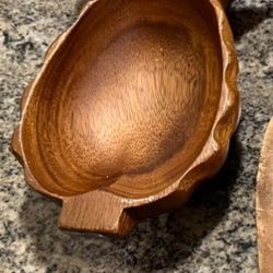 Pacific Merchants Acaciaware Wooden Pineapple Bowl Dish Made in the Philippines