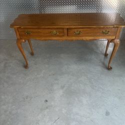 Vintage Thomasville entryway table desk, beautiful, minor cosmetic, blemishes such as light scratches, and scuff marks pick up location below  31705 S