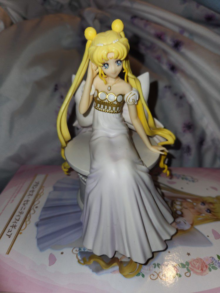 Serenity/Sailor Moon Statue