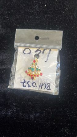 Small Christmas tree pin