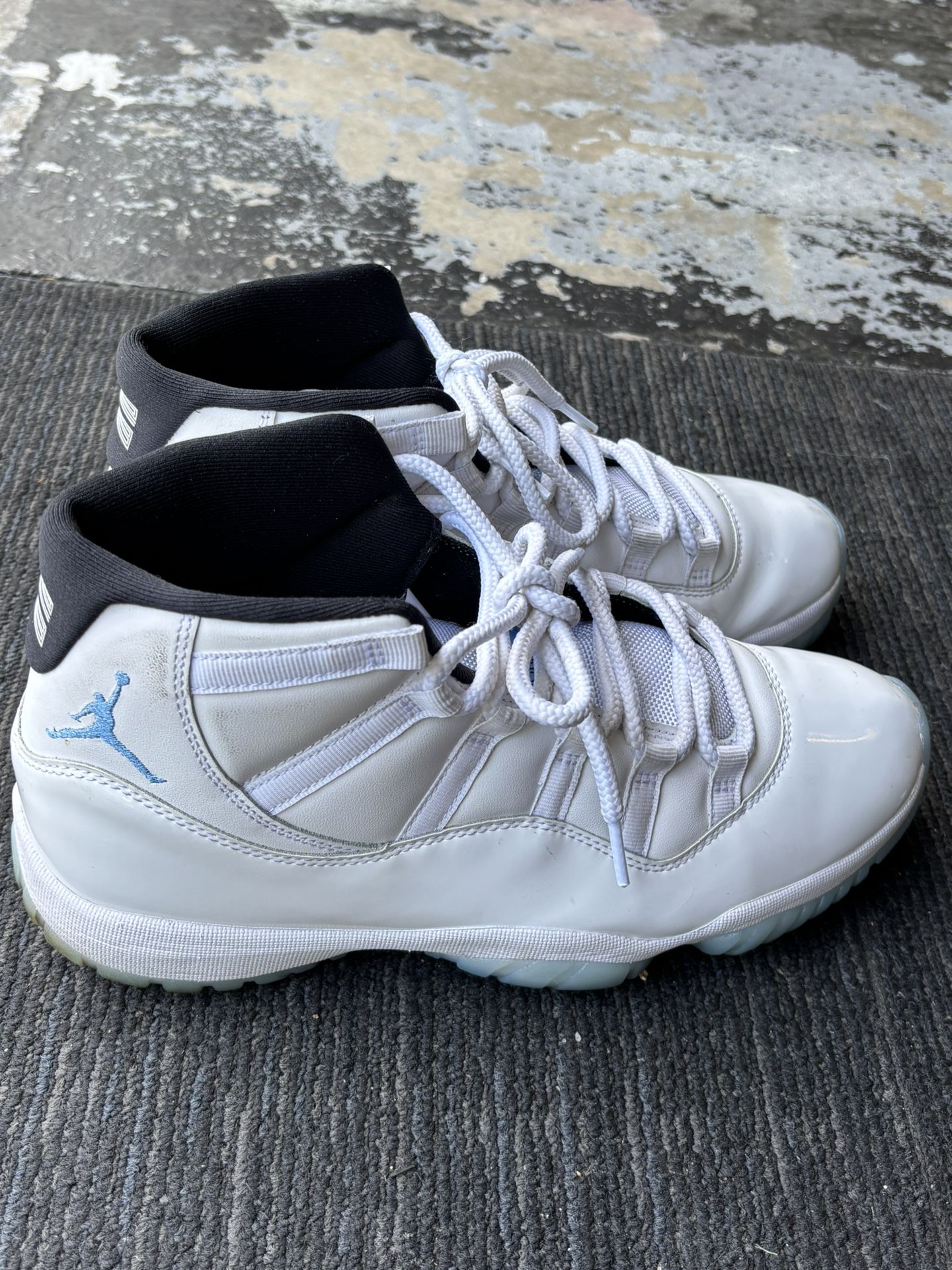 Jordan 11 Retro Legend Blue