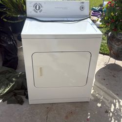 DRYER IN GOOD SHAPE PLUG IN 