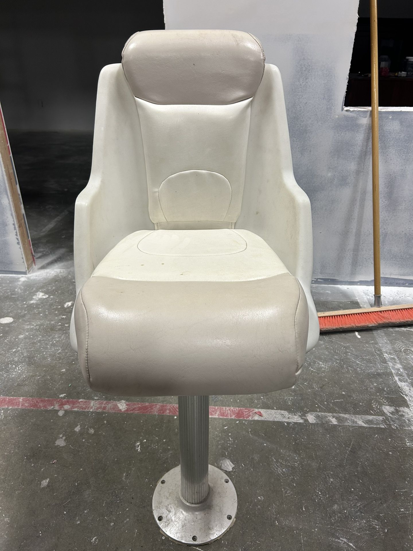 Boston Whaler Pedestal Seats w/Covers