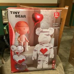 Tiny Bear Blocks 2824 Pieces all new in bags with lighted heart, got as a Valentines gift for daughter 4 years ago and never put together. Never playe