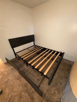 Queen Upholstered Platform Bed Frame with 4 Storage Drawers – Excellent Condition