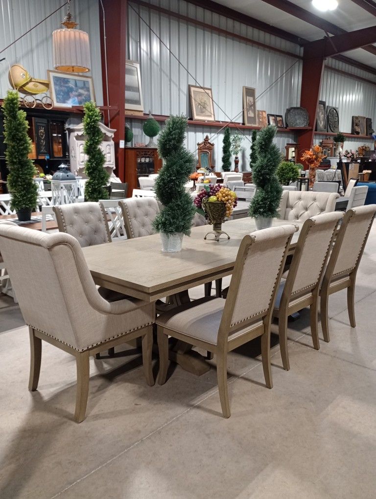 Elegant Dining Table Set