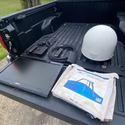 RV TV, DISH WALLY, CARRYOUT G2 SATELLITE DISH, CABLE & TRIPOD