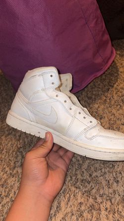 White Jordan’s with laces
