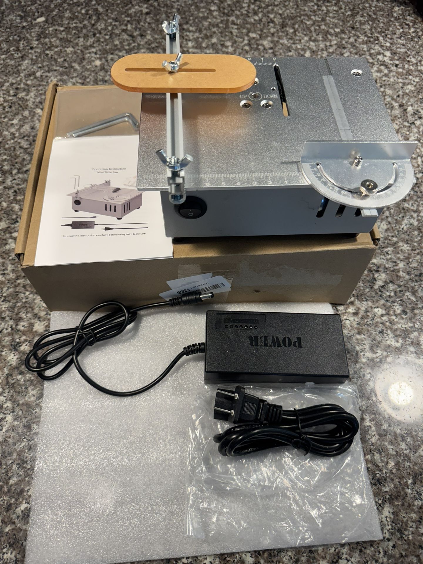 Mini Table Saw, Electric Table Saw Push Block Woodworking Workbench Tool 96W Household DIY Sawhorse Height Adjustable Wood Cutting Machine Horse