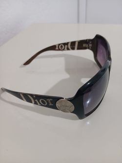 DIOR SUNGLASSES, ONLY THE FRAME IS OK, THE GLASS IS CLOUDY AND YOU CAN'T SEE ANYTHING