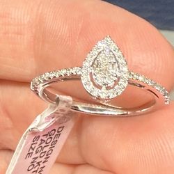 14kt Gold Baguette Diamond Ring 