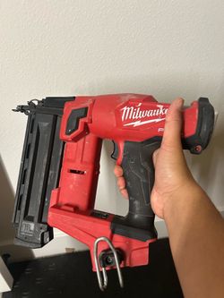 Milwaukee M18 FUEL 18-Volt Lithium-Ion Brushless Cordless Gen I| 18-Gauge Brad Nailer (Tool-Only)