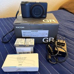 Ricoh GR IIIx Compact Digital Camera - Black (26.1mm f/2.8 GR Lens).  