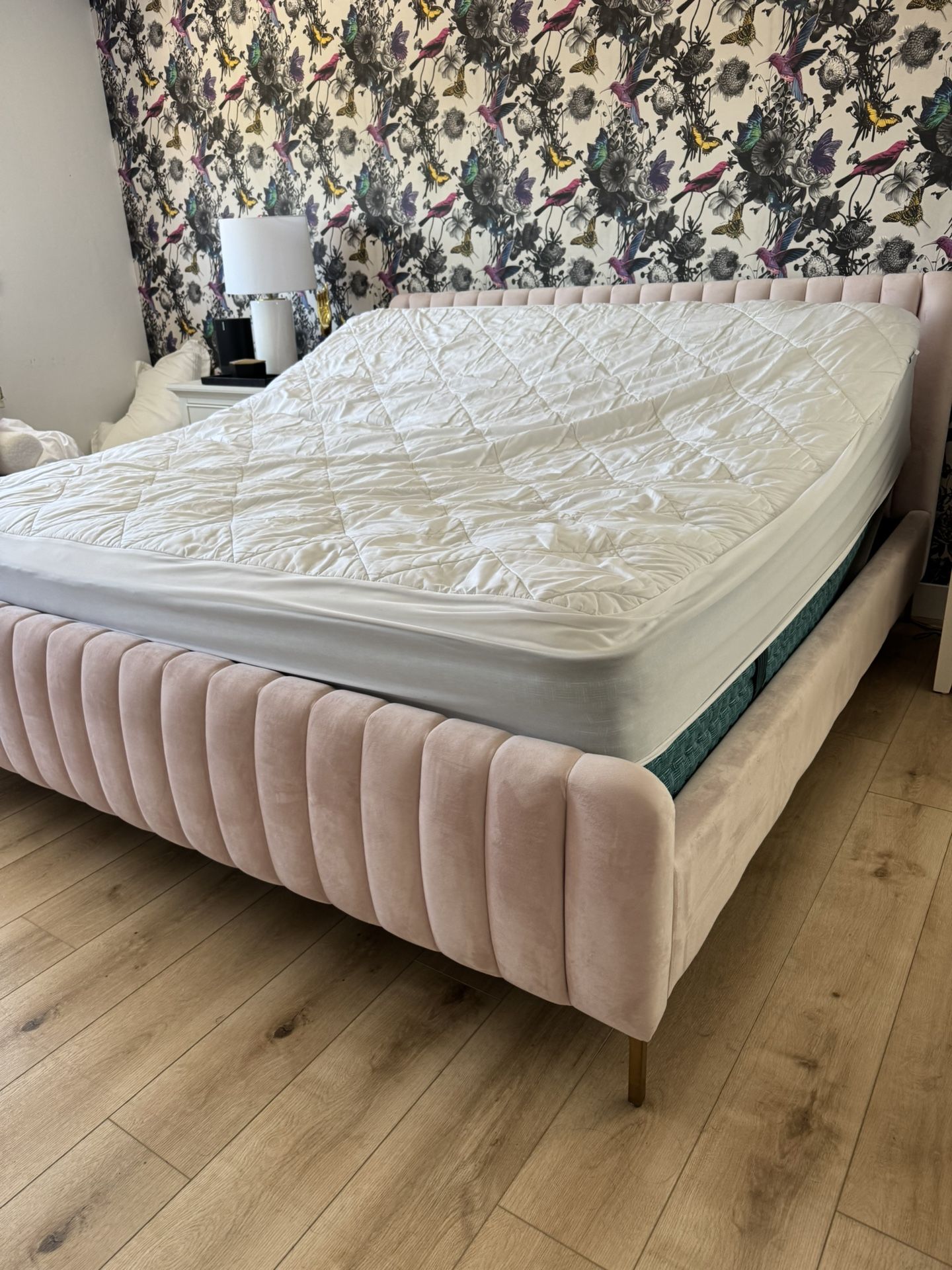 King Size Bed , Has An Adjustable Frame , Head And Foot Can Be Adjustable To Your Liking. Beautiful Blush Color . Mattress Not Included. 