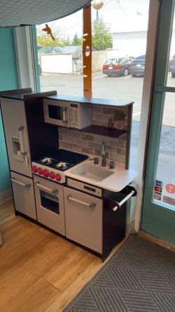 KidKraft Play Kitchen